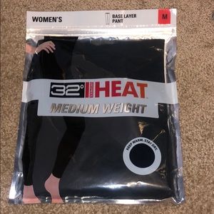 32 Degrees Pants - 32 degree heat medium weight black leggings. 32 Degrees Pants - 32 degree heat medium weight black leggings.